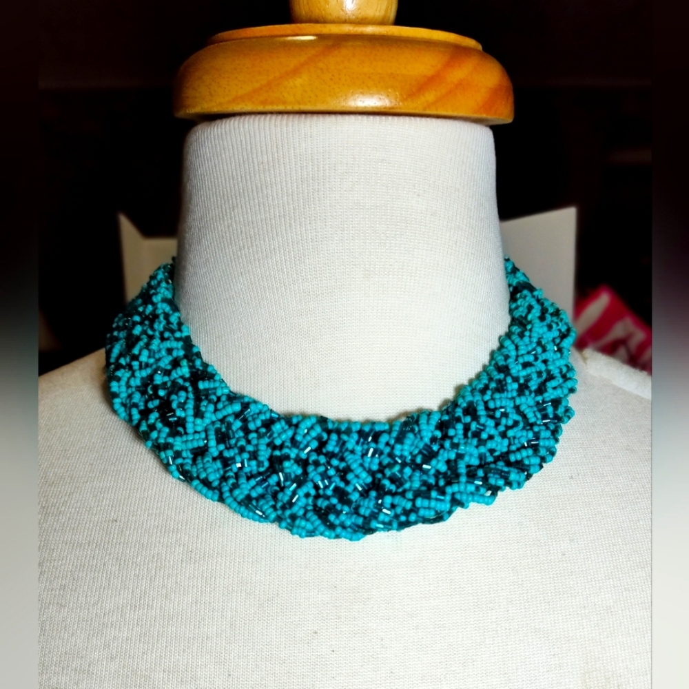 Elegant Turquoise Beaded Specks Of Black Beads Necklace NWOT